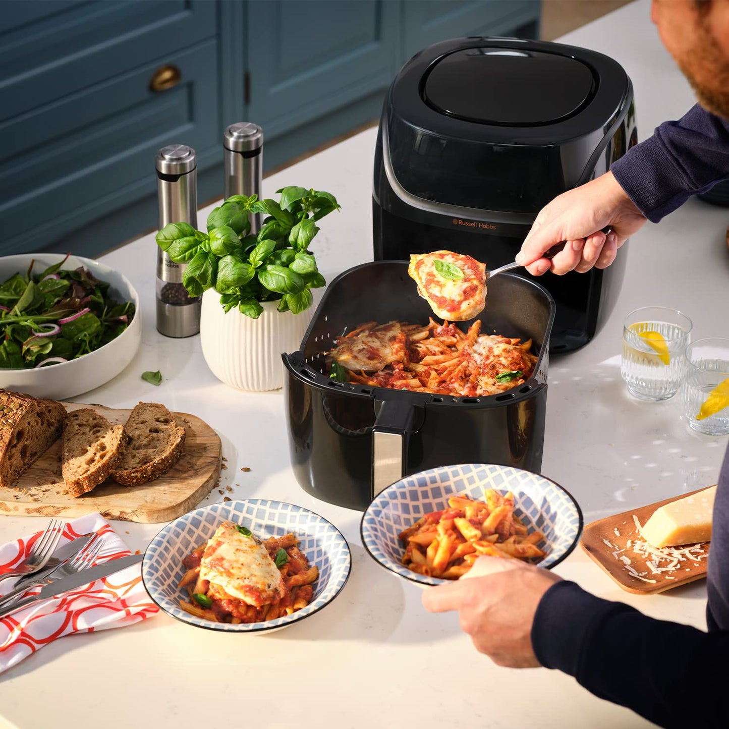 Russell Hobbs XXL Digital Air Fryer – 8L, 7 Functions, 10 Programs, Compact